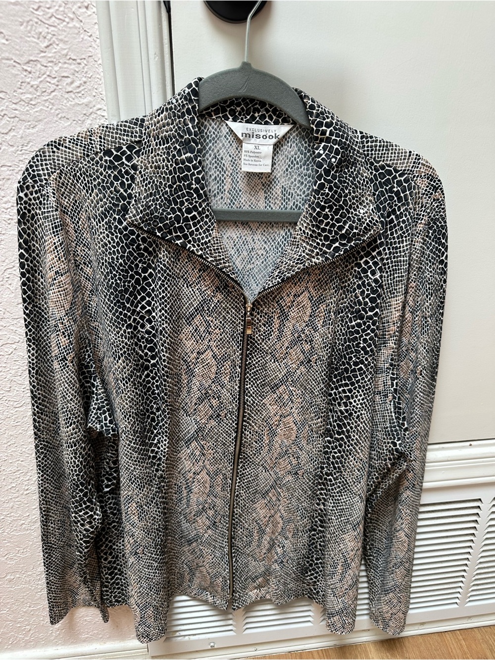 Misook Black and Cream Snake-Print Zip Jacket